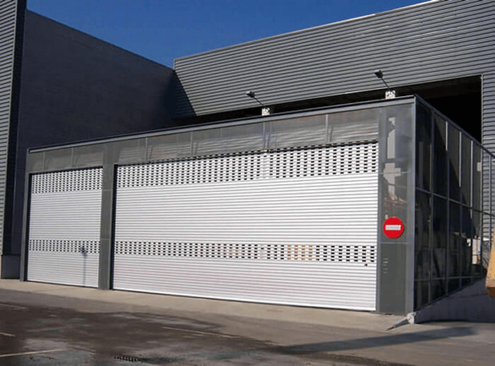 Puerta enrollable de aluminio Ferroflex con gran acabado
