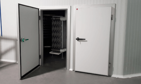 Puertas pivotantes para cámaras frigoríficas Kavidoors